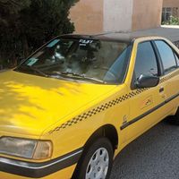 یک دستگاه خودرو تاکسی ۴۰۵
